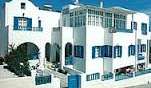 Encuentre habitaciones y camas económicas en hostales en Santorini